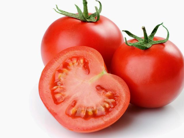 Mencerahkan Wajah Secara Alami Dengan Tomat