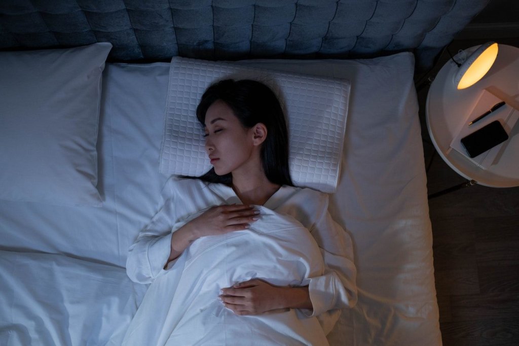 Cara menghilangkan kebiasaan malas : Hindari tidur larut malam