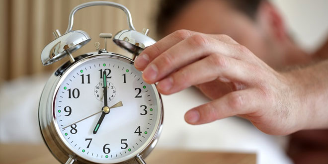 Cara menghilangkan kebiasaan malas : Hidupkan alarm