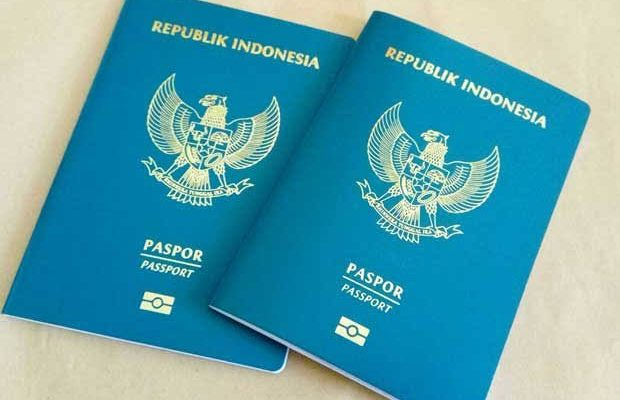 perbedaan paspor biasa dan elektronik