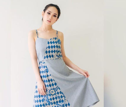 Mode Gaun Batik Modern