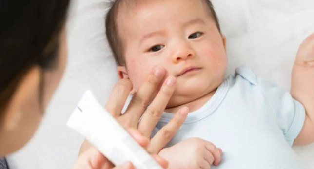 Urutan Skincare Bayi Setelah Mandi