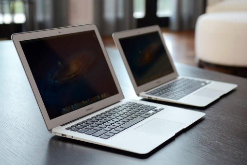 Beda Macbook dan Laptop